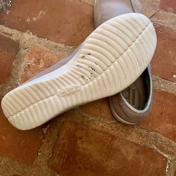 Clarks Shoes Womens Loafers Slip On Flats Grey/Taupe Color SIZE 7.5M - Picture 5 of 9